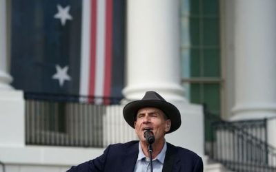 Joe Biden Brings James Taylor to Celebrate ‘Inflation Reduction Act’ as Stock Market Plummets Over 1000 Points